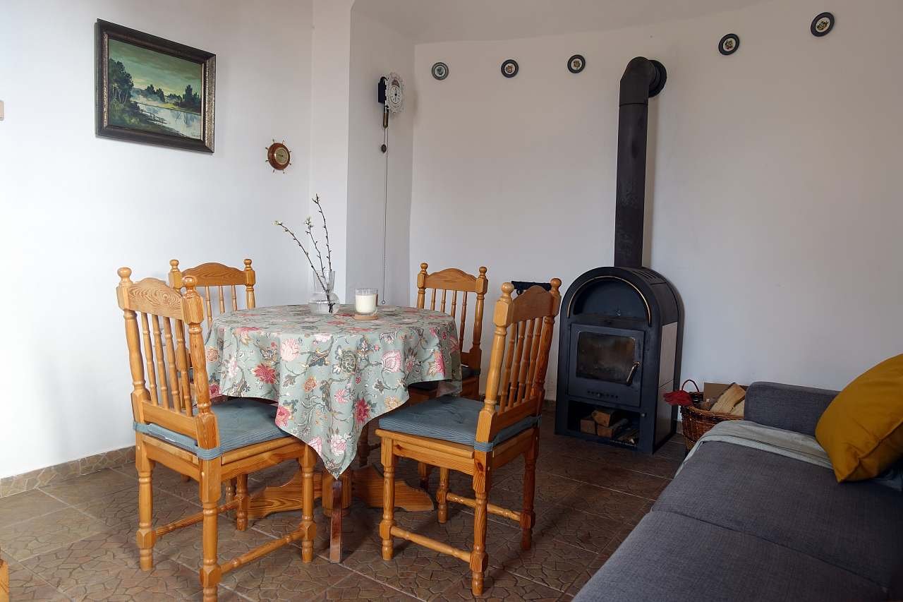 jídelní kout s kamny