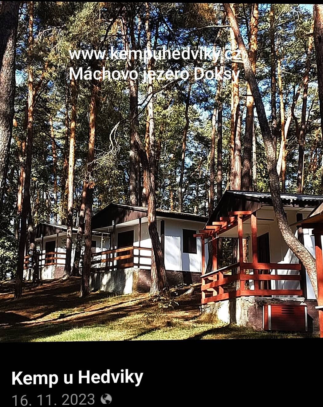 Kemp u Hedviky, chata s kuchyňským koutem a manželskou postelí a palandou.