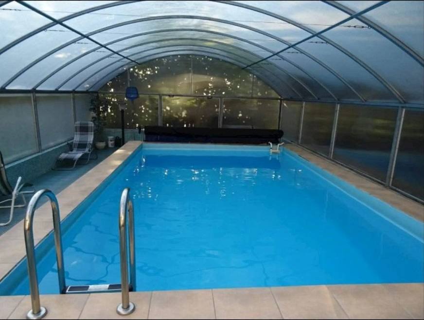 KRYTÝ BAZÉN VYTÁPĚNÝ TEPELNÝM ČERPADLEM