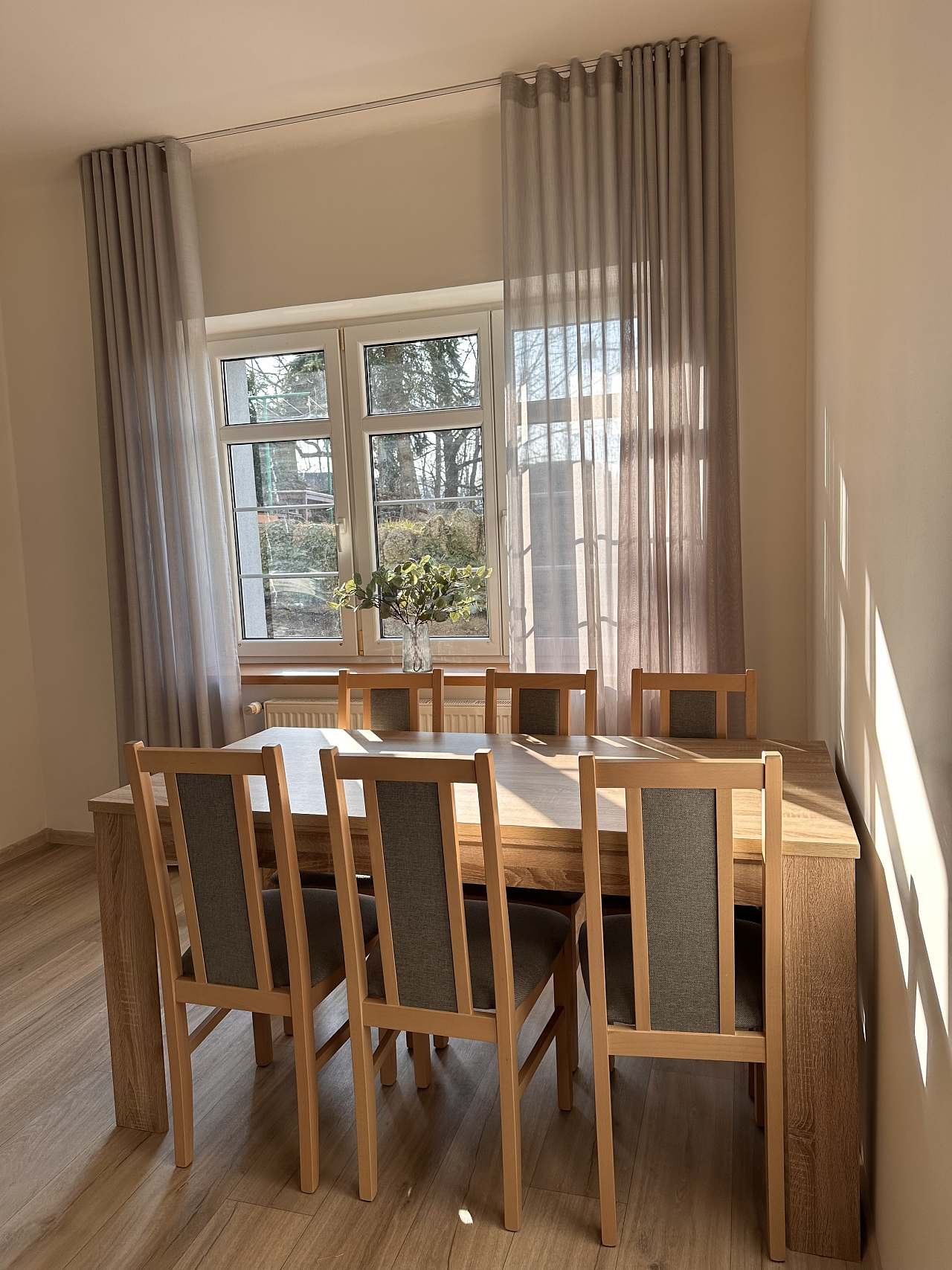 Kuchyň_jídelní stůl