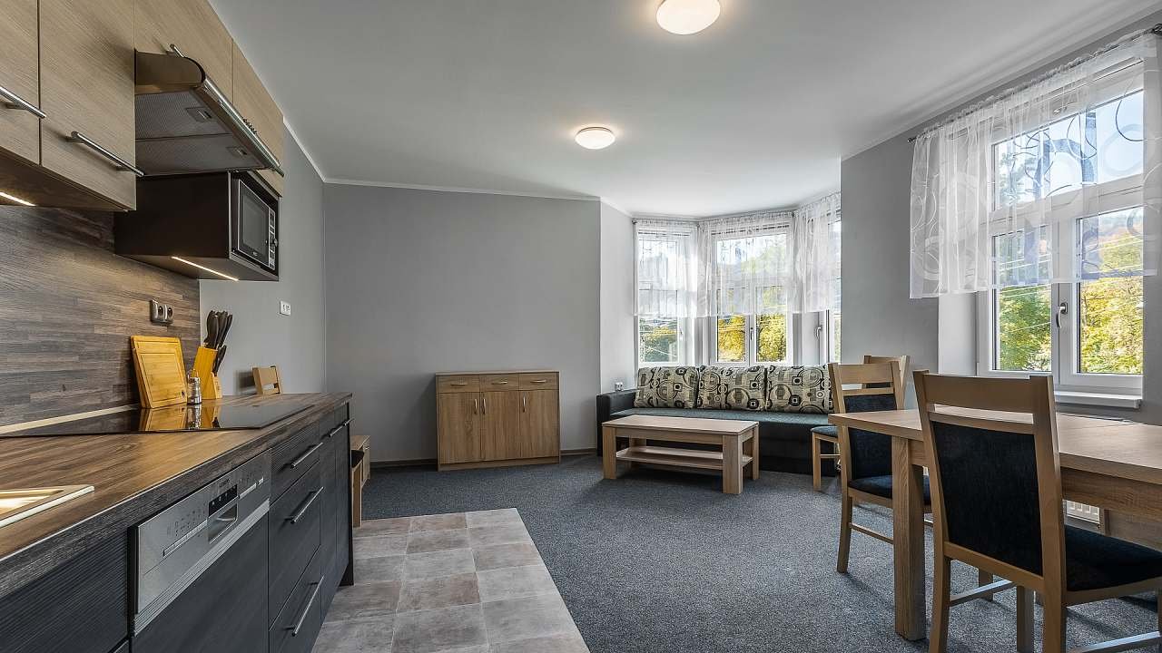 Kuchyň v patře - 2 přistýlky