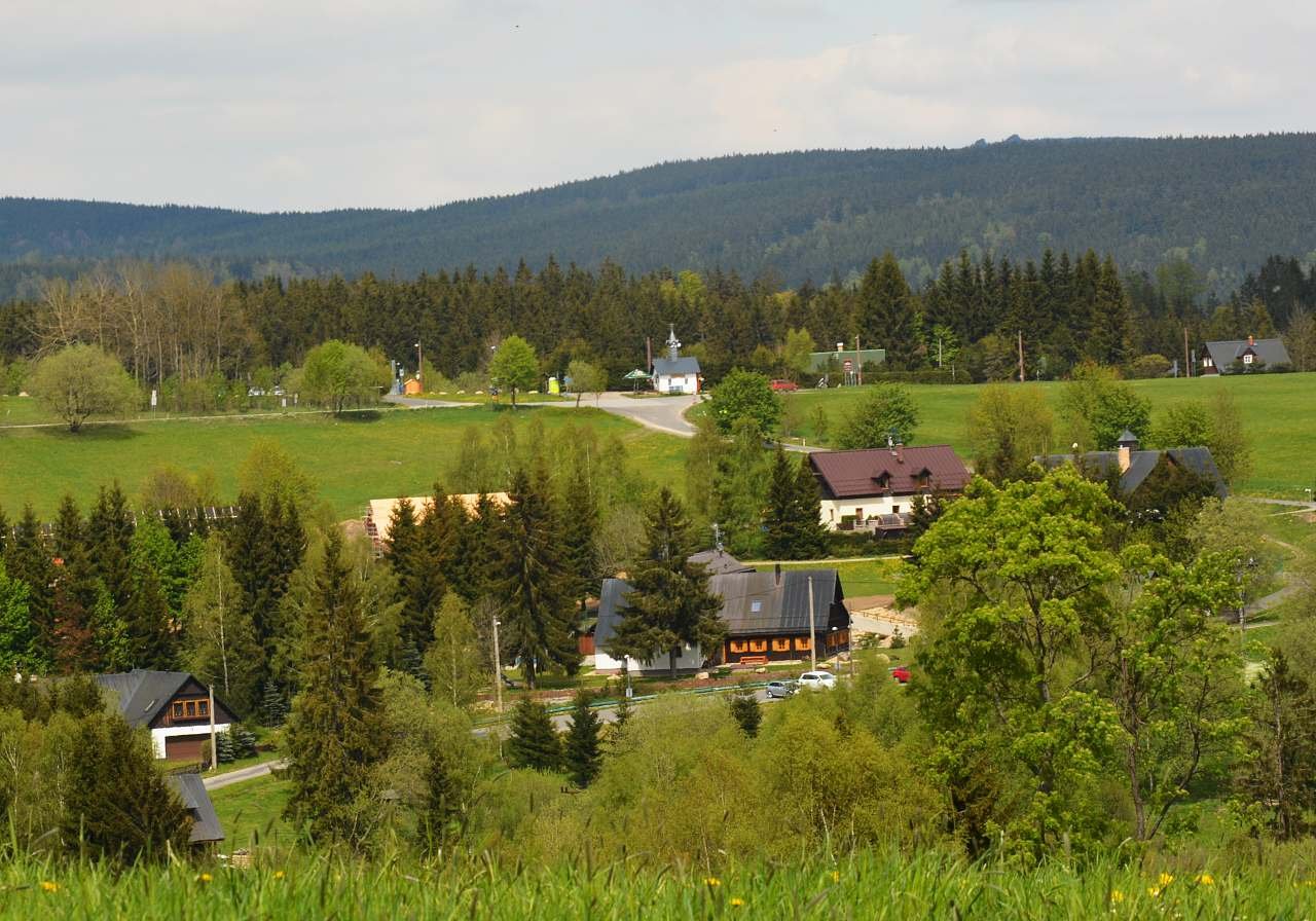 letní Hrabětice-druhý dům zprava Chata pod Kapličkou