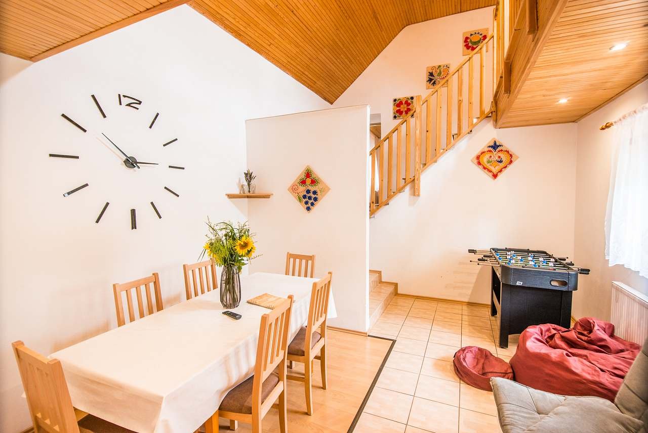 Malovaný dvůr - obývací pokoj