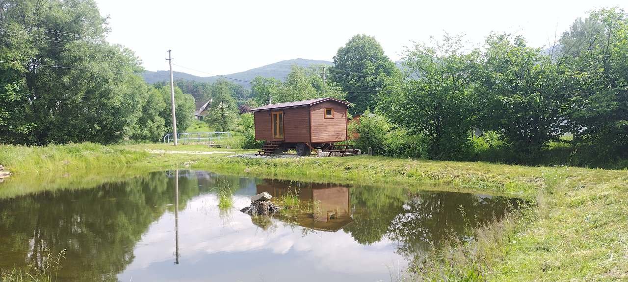 Maringotka u rybníčku - Nová Červená Voda - Severní Morava a Slezsko