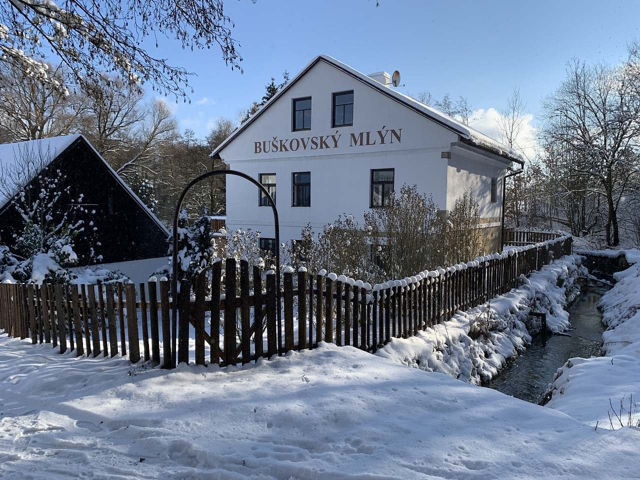 Mlýn v zimě