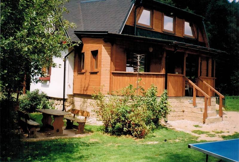 Nová dřevěná přístavba s venkovním posezením