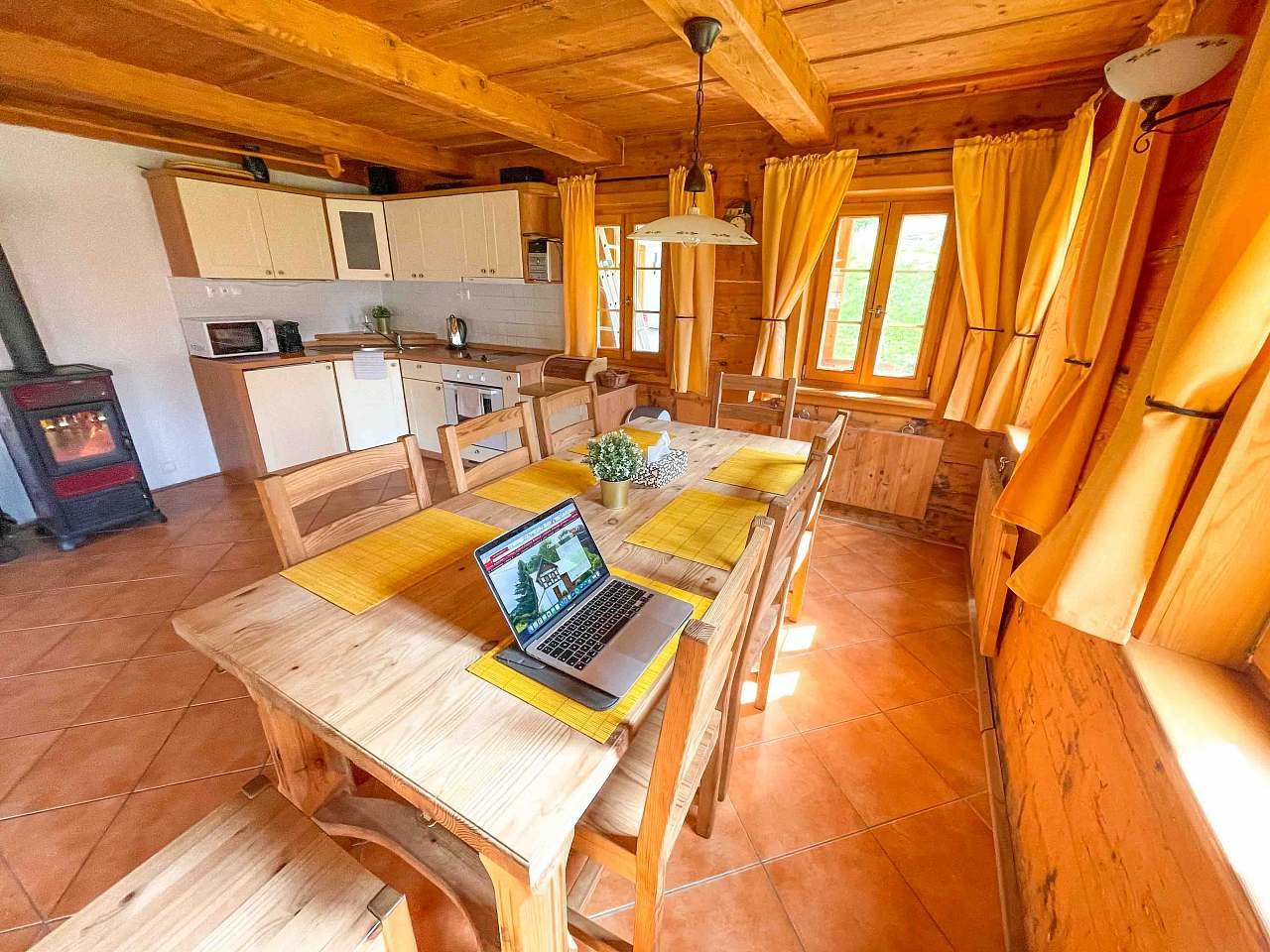 Obývací pokoj s kuchyní