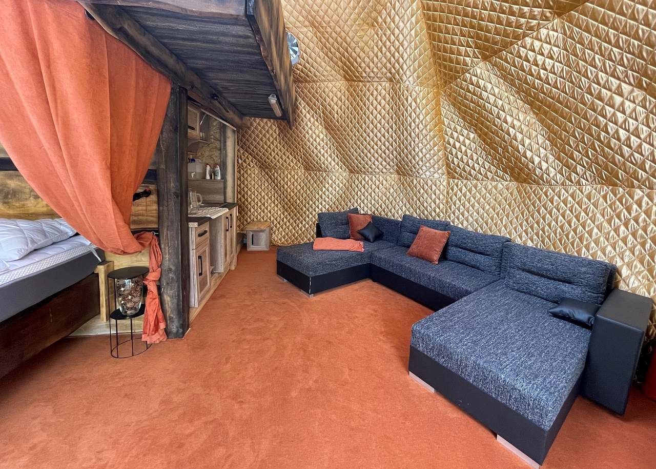 Obývací prostor s kuchyňským koutem