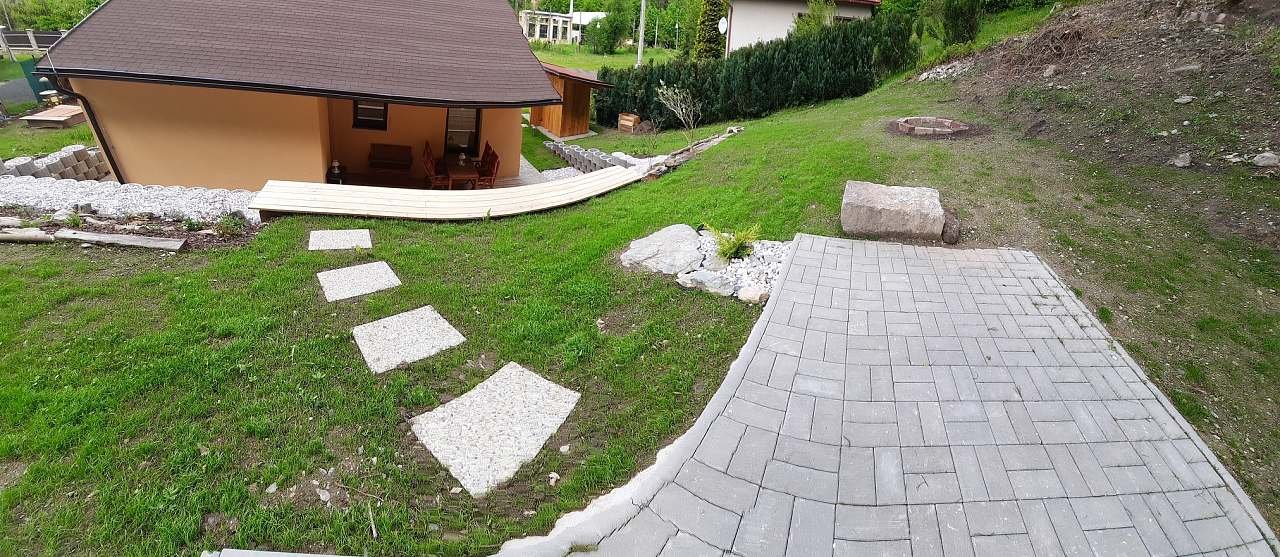 ohniště nad terasou