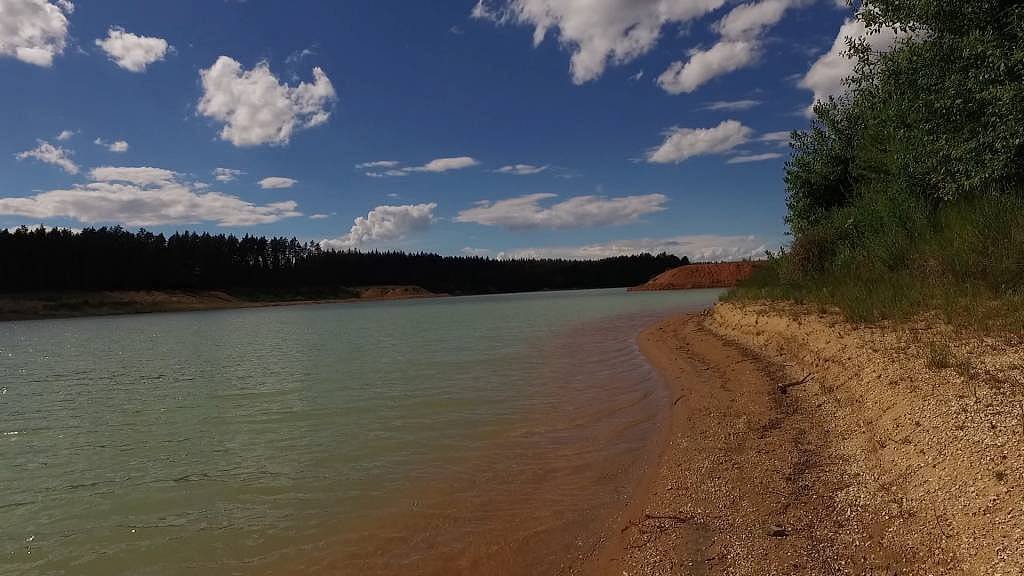 Pískovna vzdálená 8 km