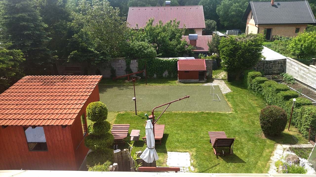 pohled do zahrady