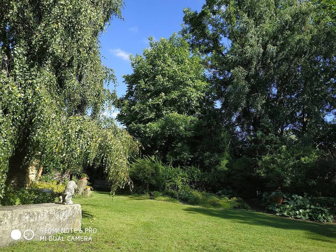 Pohled na chalupu ze zahrady