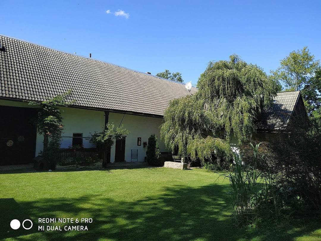 Pohled na chalupu ze zahrady