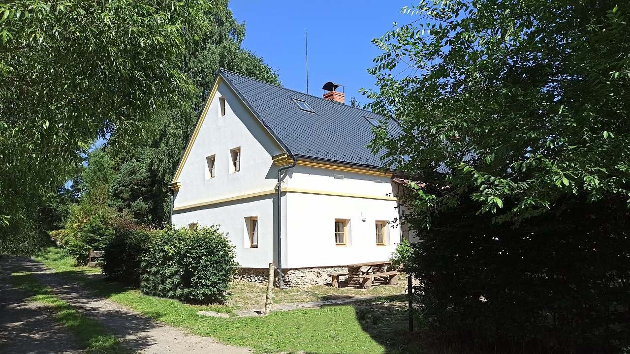 Pohled na dům při příjezdu