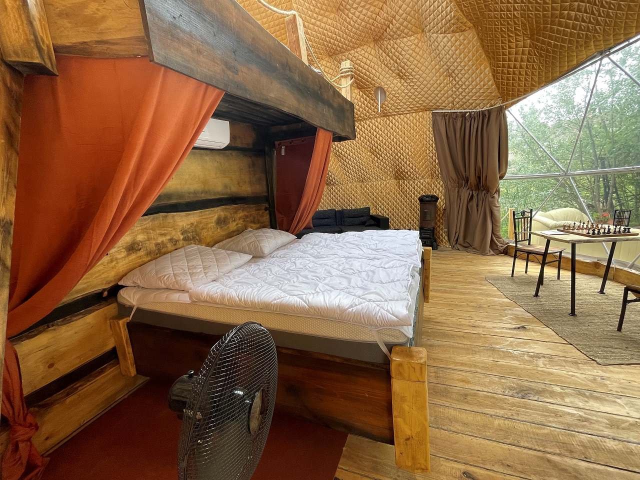 Pohodlná manželská postel