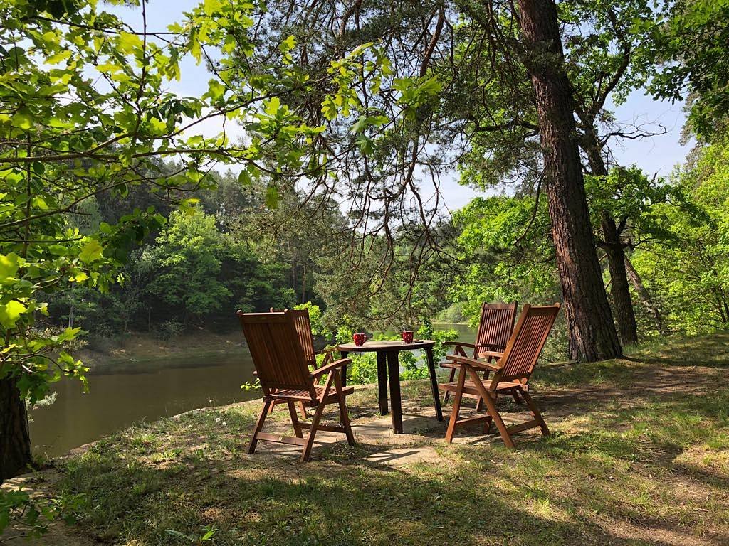 Posezení na vyhlídce před chatou