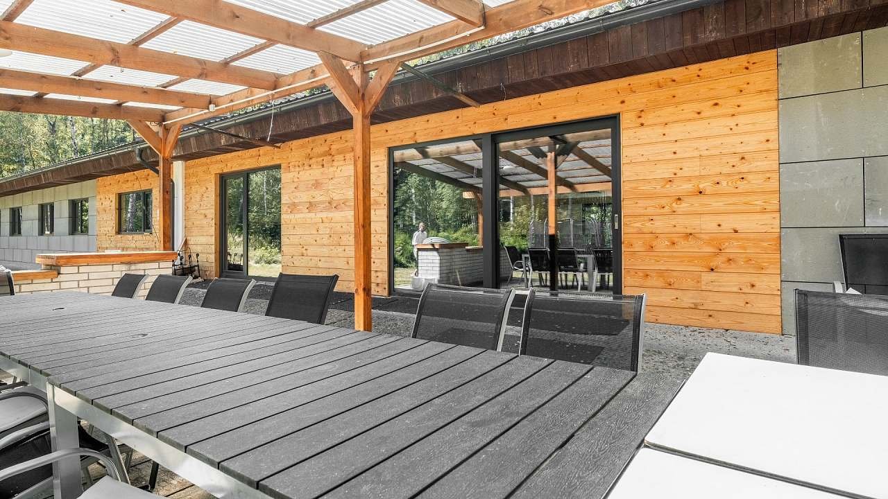 posezení na zastřešené terase