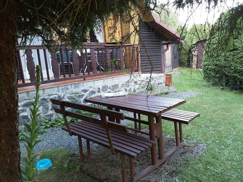 Posezení před chatou