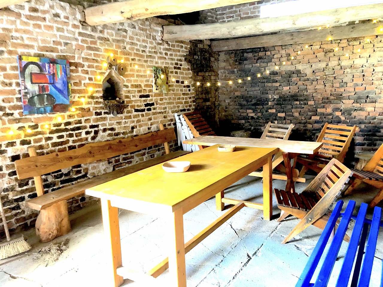 Posezení ve stodole, kde je ideální narazit soudek....:)