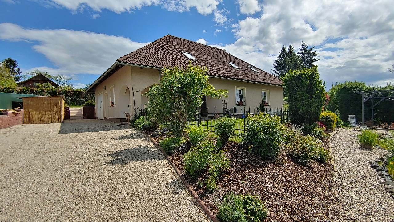 příjezd k apartmánům