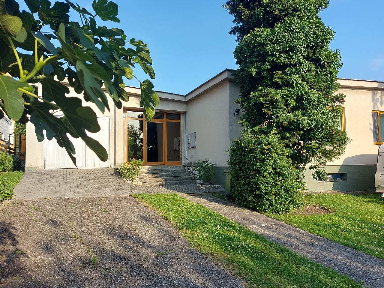 Příjezdová cesta = Vaše parkovací místo