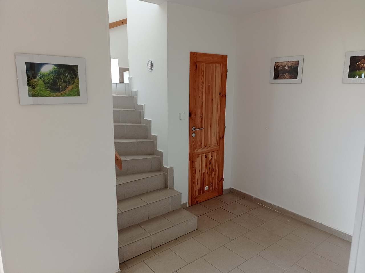 přízemní prostor např. pro kola