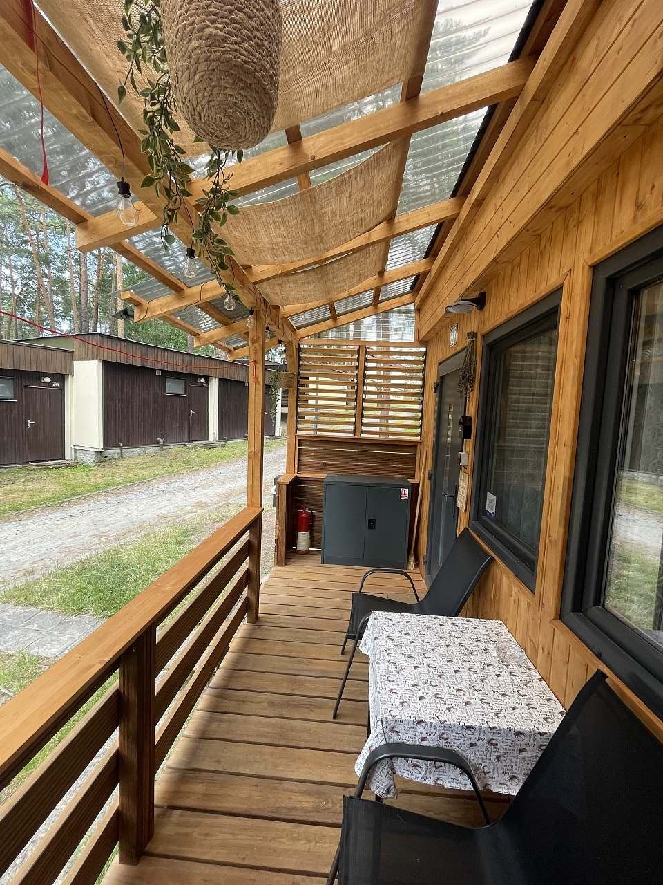 Regulac svitu pomocí žaluzií