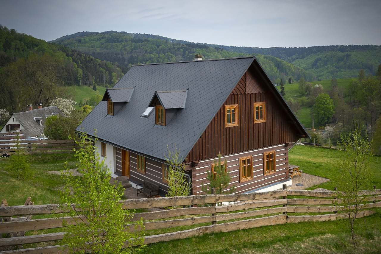 Roubenka na kopci v Kryštofově Údolí