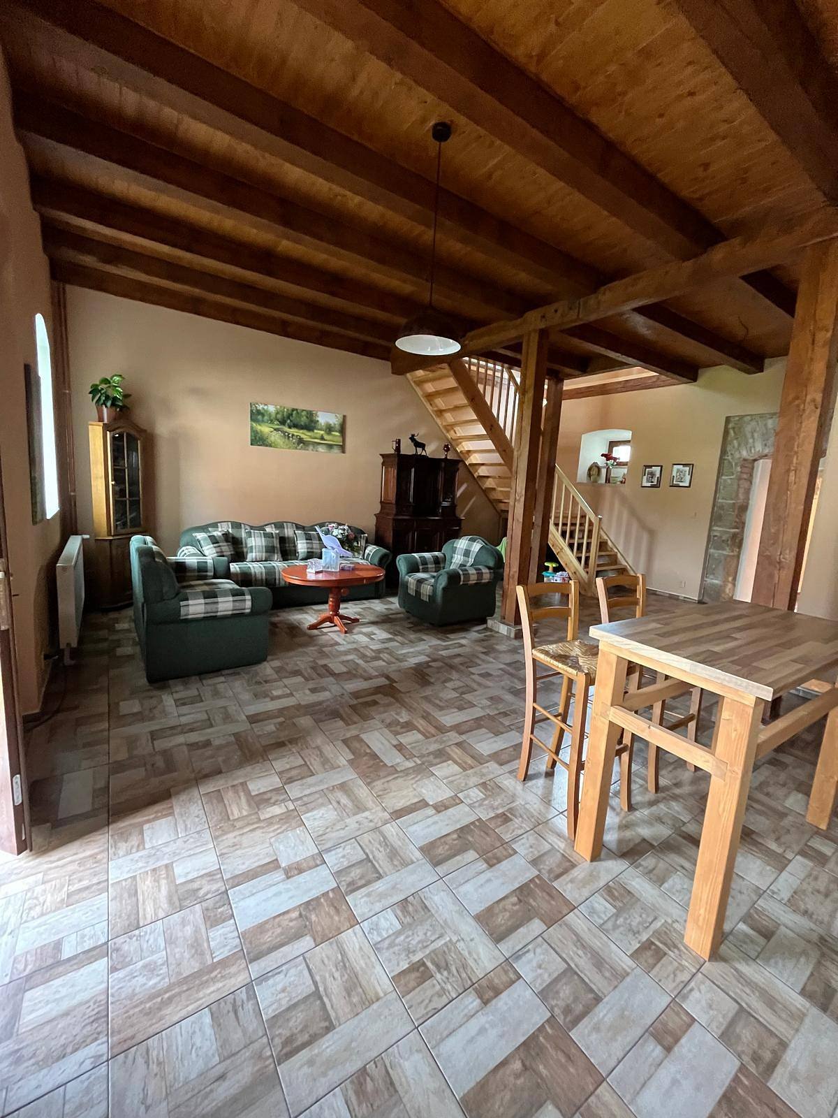 sezení v obývací místnosti