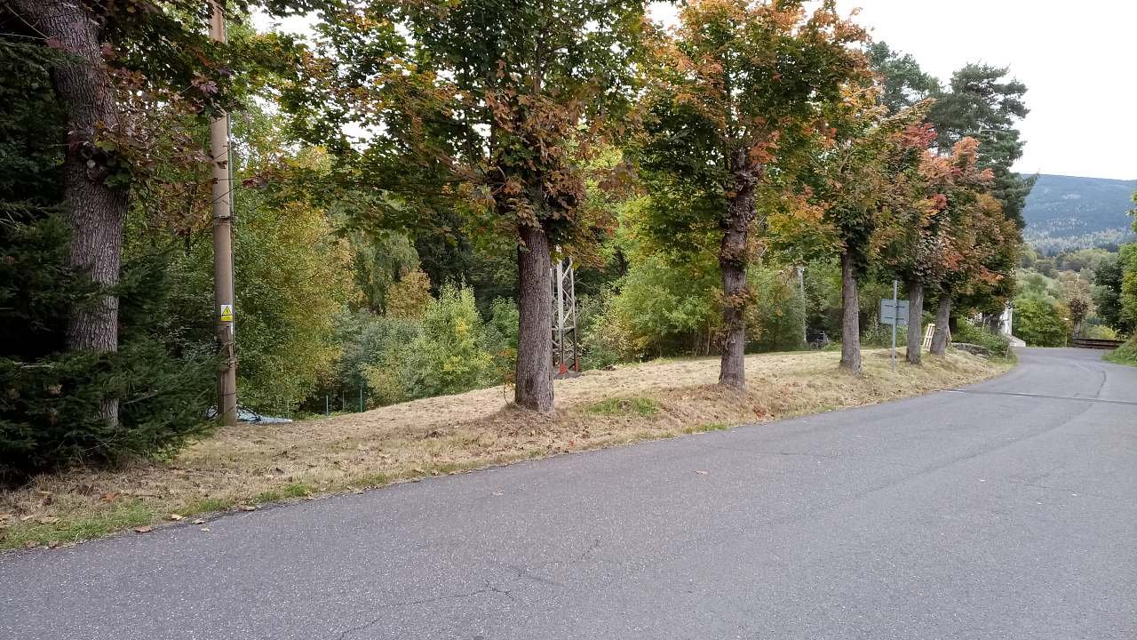 Silnice kolem chalupy