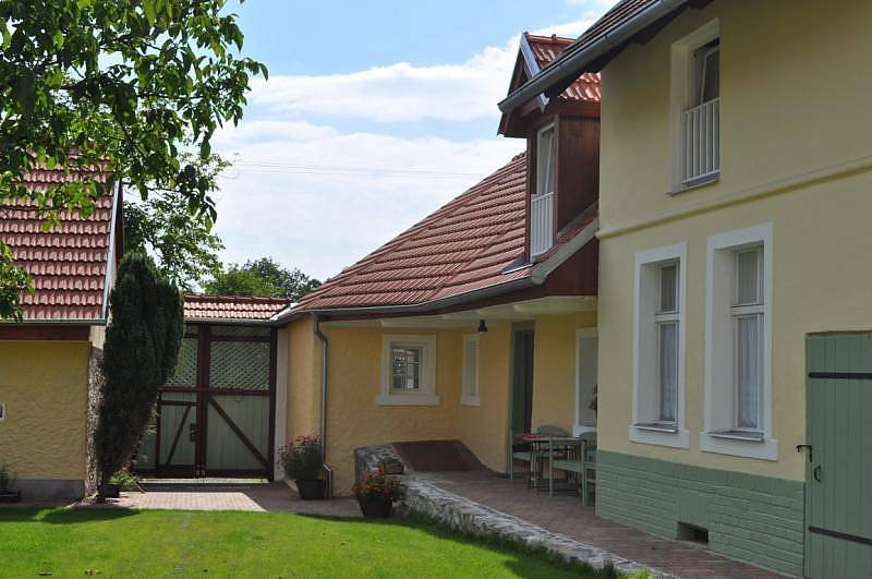 Statek Břežany na dvoře