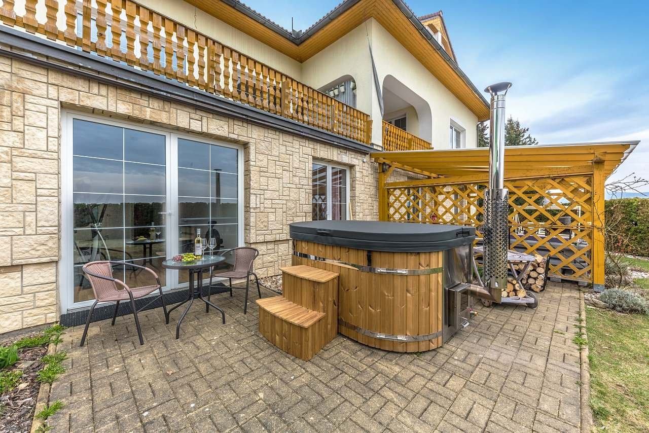 Terasa s koupacím sudem