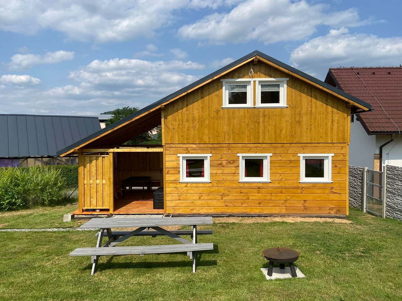 Ubatování s vlastním pozemkem. Soukromí zaručeno.