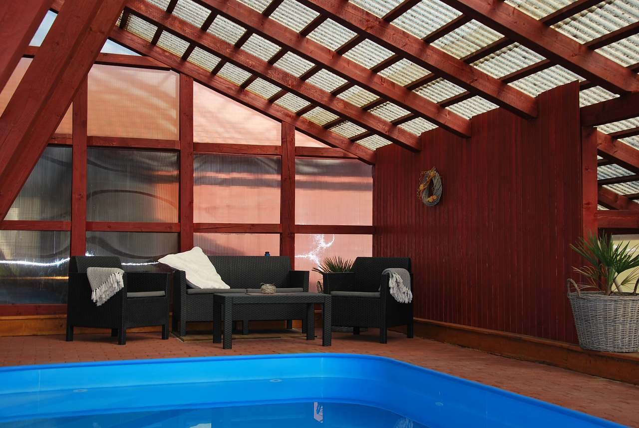 Ubytování U křížku / posezení u bazénu