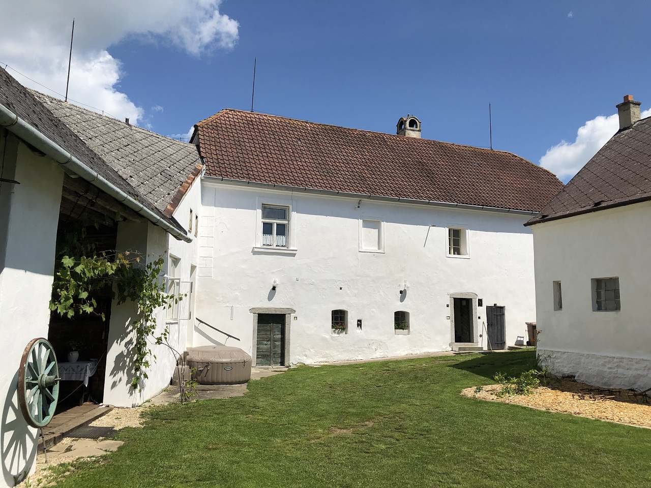 Uzavřený dvůr s naprostým soukromím