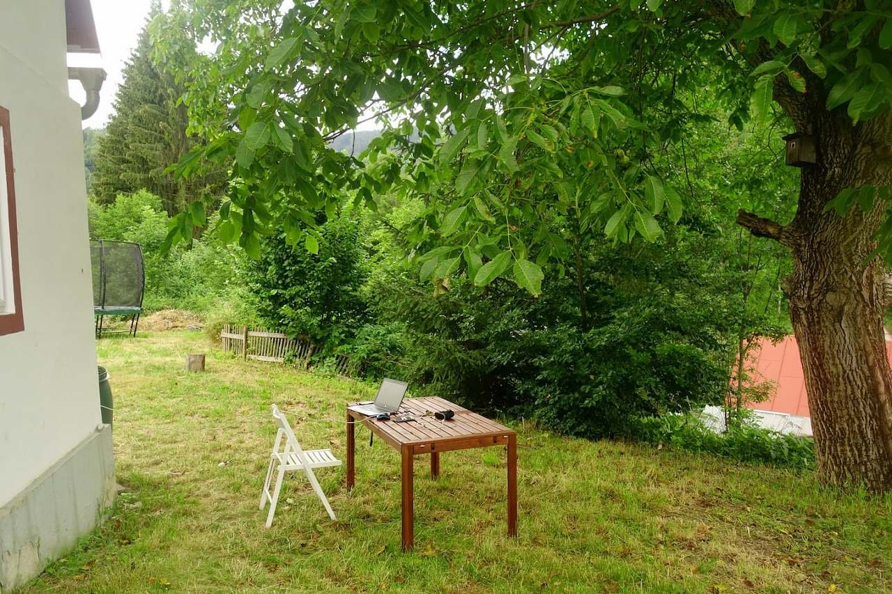 V zahradě se dá jíst, pracovat, spát i jen tak být