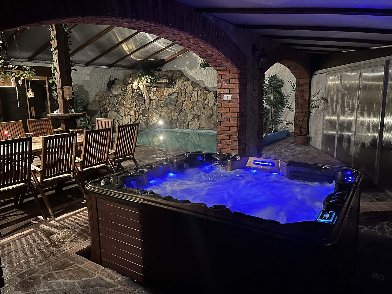 vířivka pro 5 osob