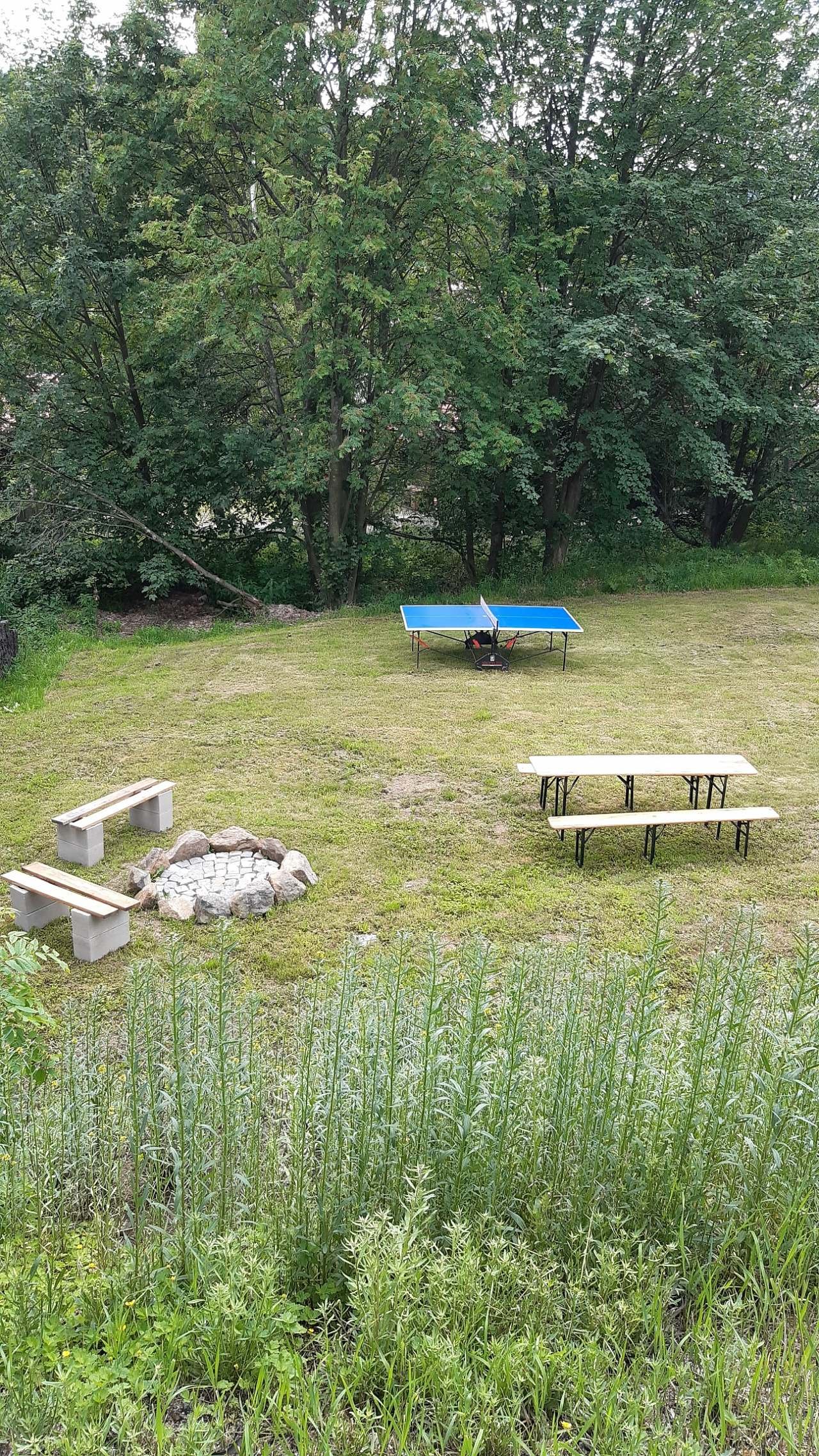 Zahrada s ohništěm a grilem