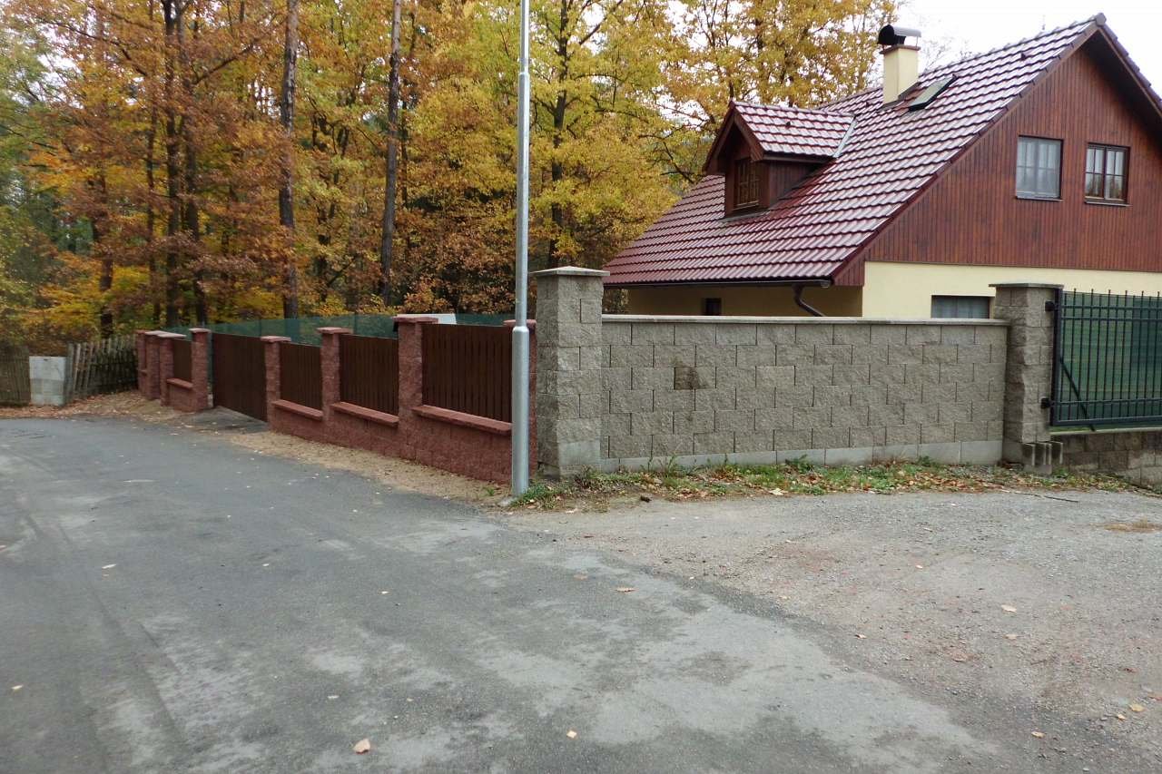 západní strana chaty