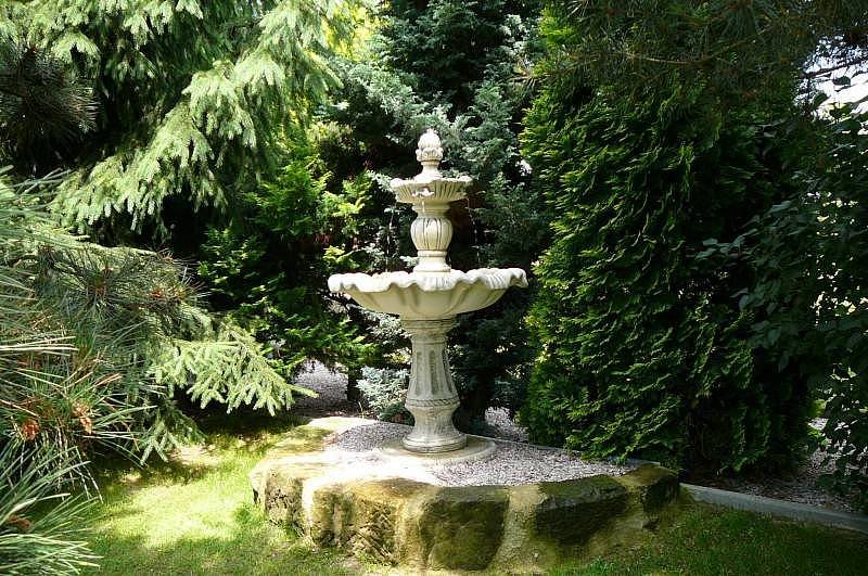 zátiší s fontánou