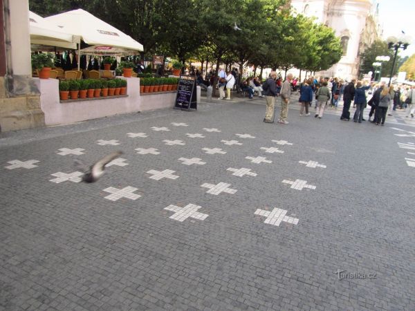 27 křížů na Staroměstském náměstí v Praze