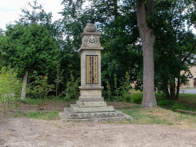 Albrechtice (u Lanškrouna) – válečný pomník - tip na výlet