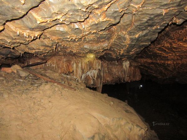 Amatérskou jeskyní v ministerských stopách