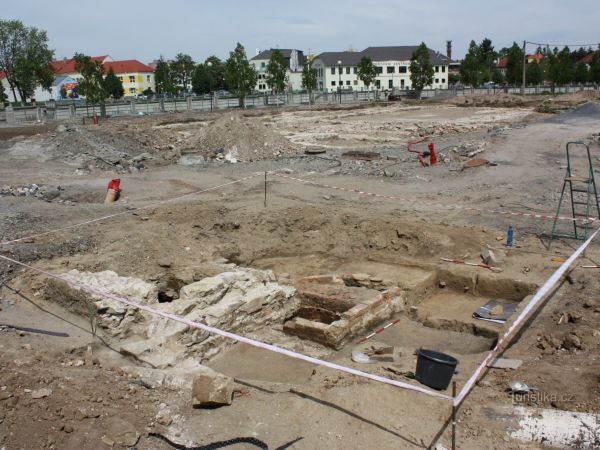 Archeologické nálezy v jižním předpolí Tyršova mostu v Přerově