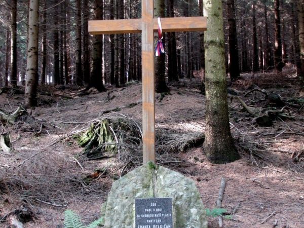 Belgičan zvaný Franta. Lesní hrob na Lázech. - tip na výlet