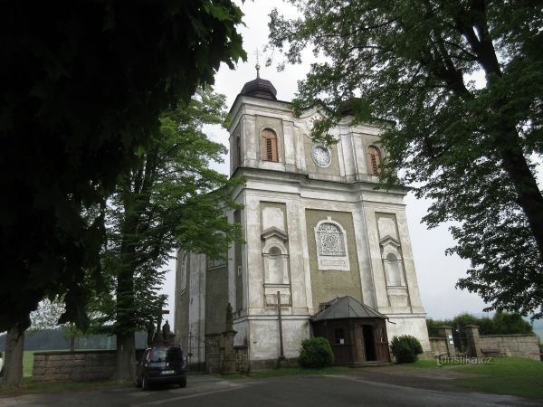 Bezděkov nad Metují - kostel sv. Prokopa a haltýře