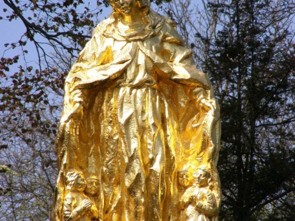 Bohuslavice nad Metují - pozlacená socha Panny Marie