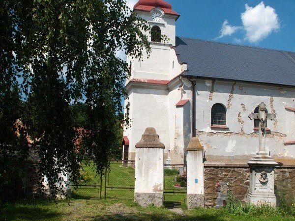 Bohušov - kostel sv.Martina a renesanční náhrobky.