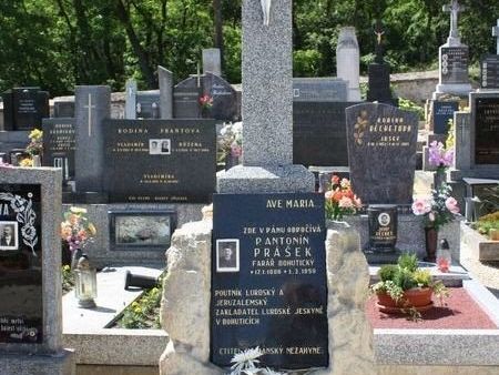 Bohutice - hrob p. Antonína Práška - tip na výlet