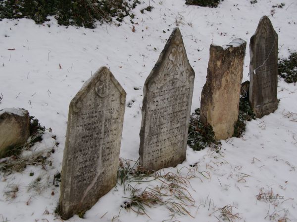 Boskovice – brouzdání zimním židovským hřbitovem - tip na výlet